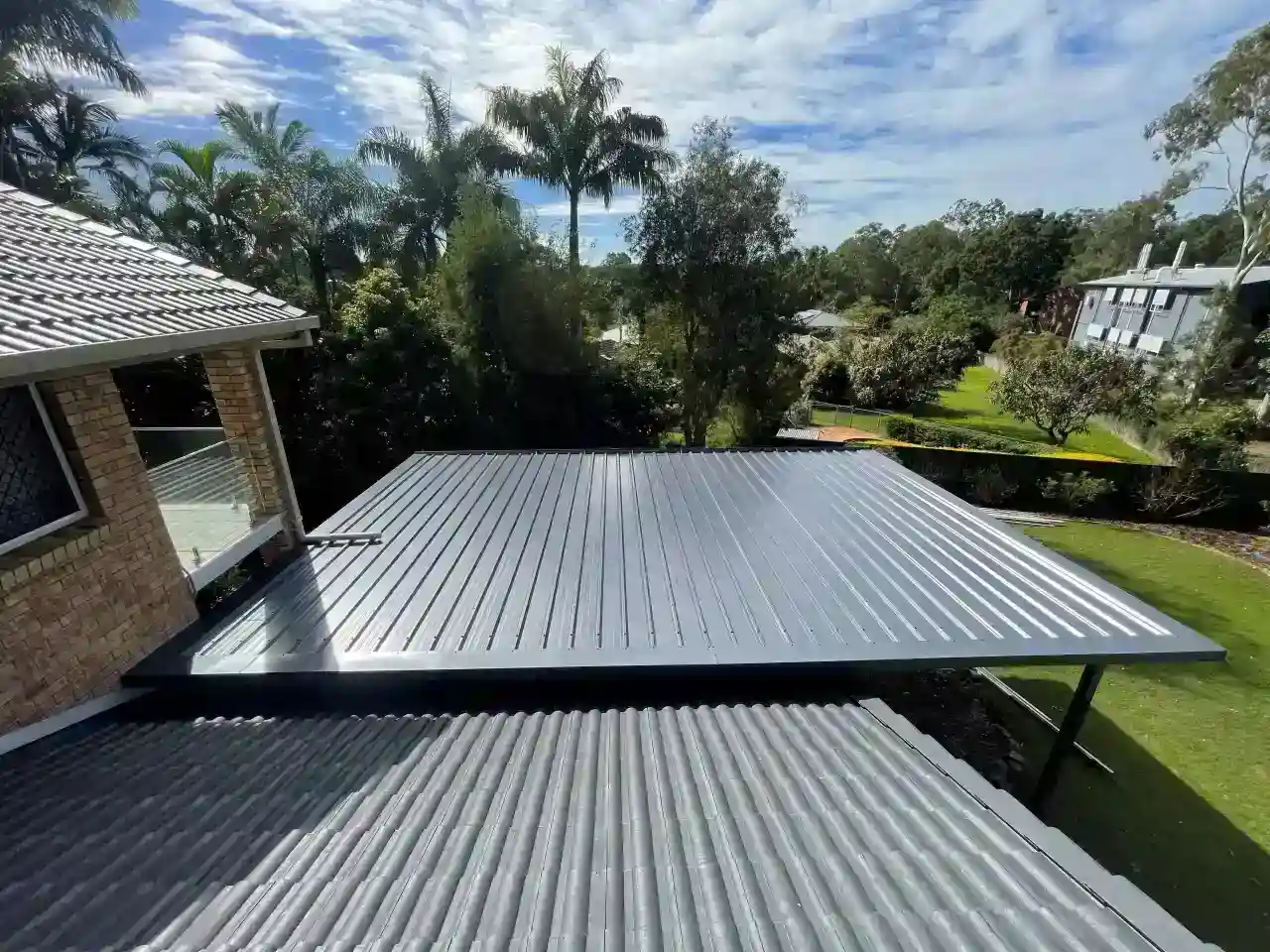 Insulated flyover custom patio designed and built by Trueline Brisbane