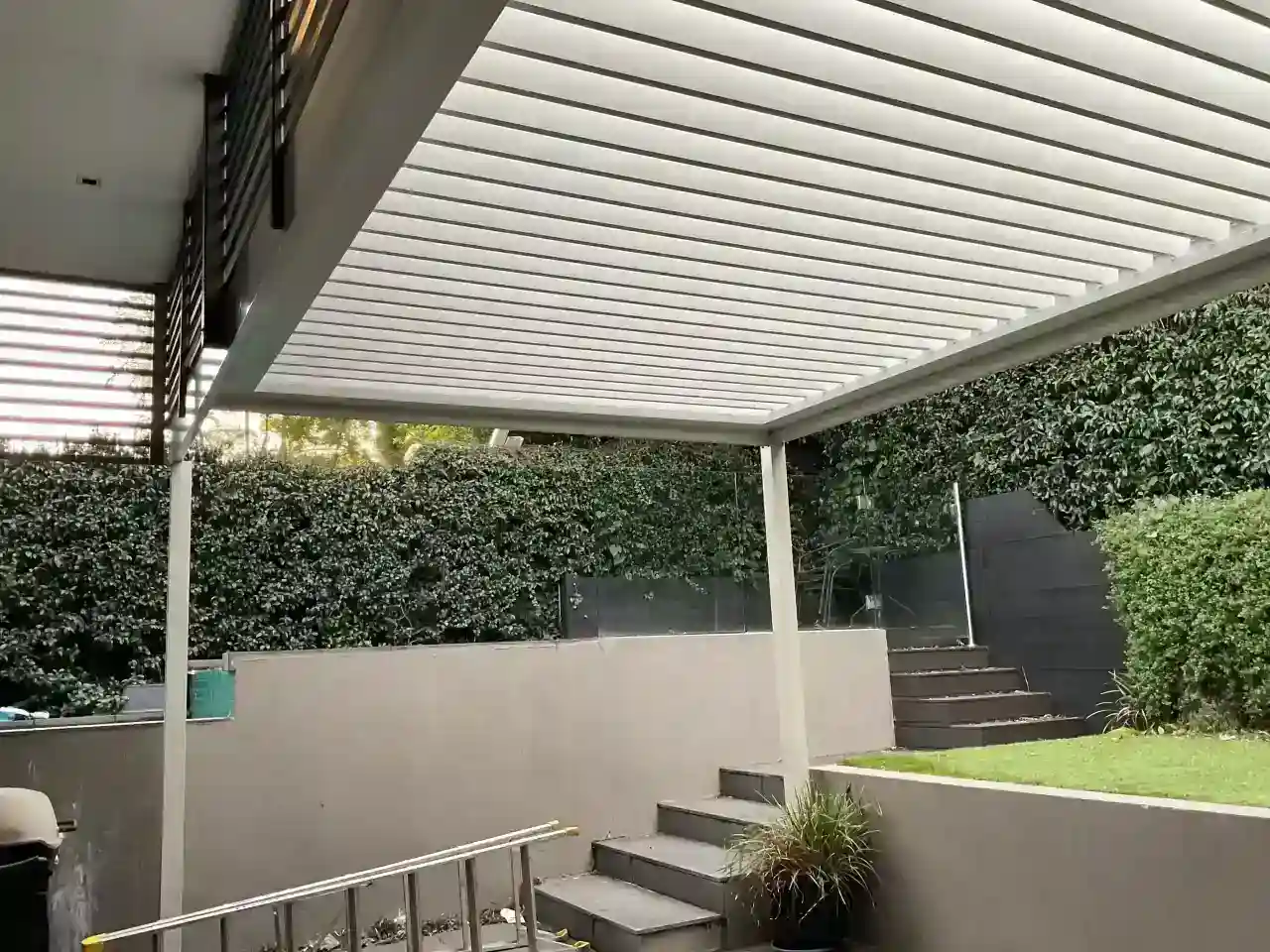 An louvred pergola recently designed and installed by the Trueline Melbourne Team in Glen Iris Vic