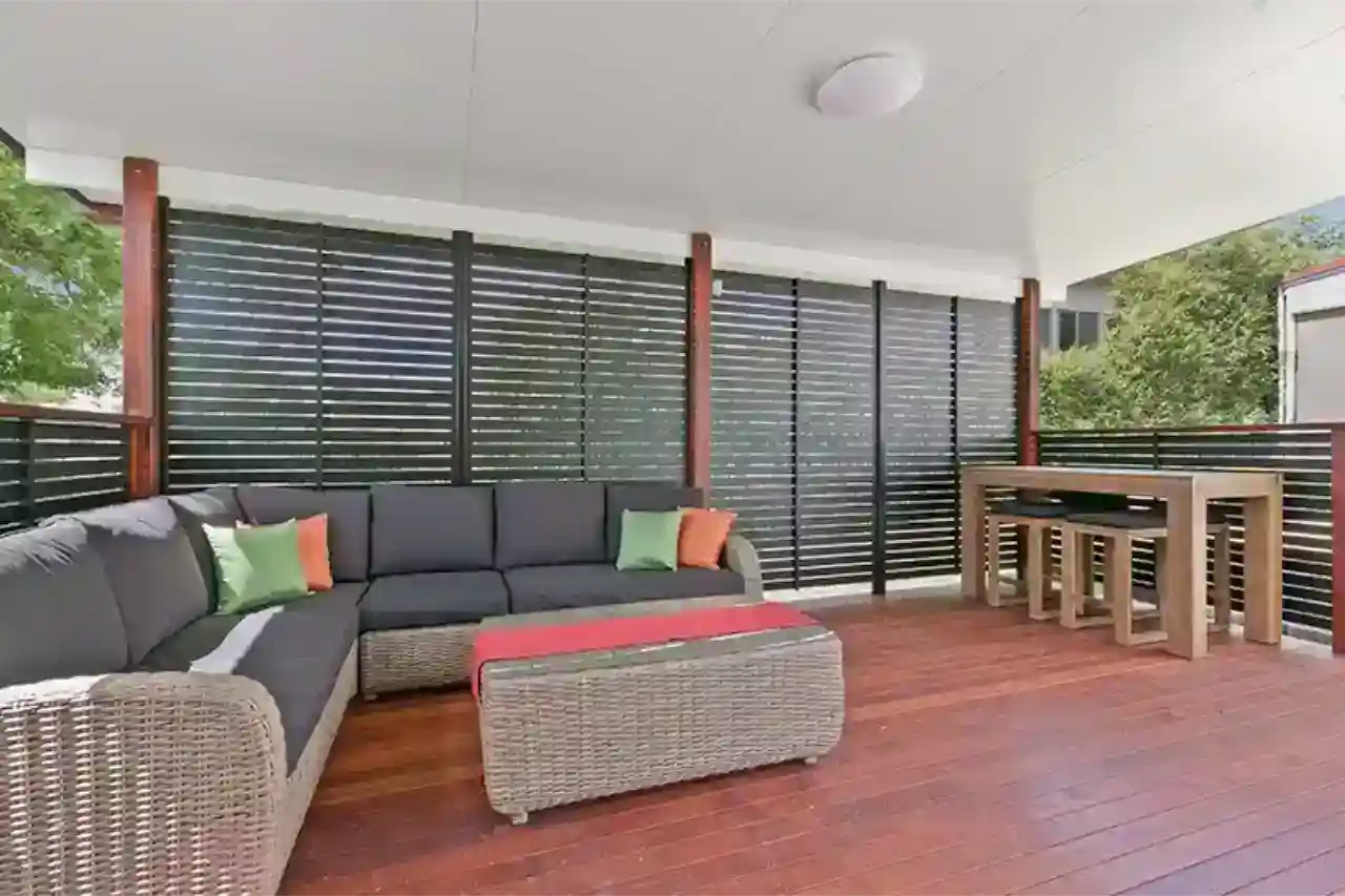 Pool-side insulated capana designed and built by the Trueline team.