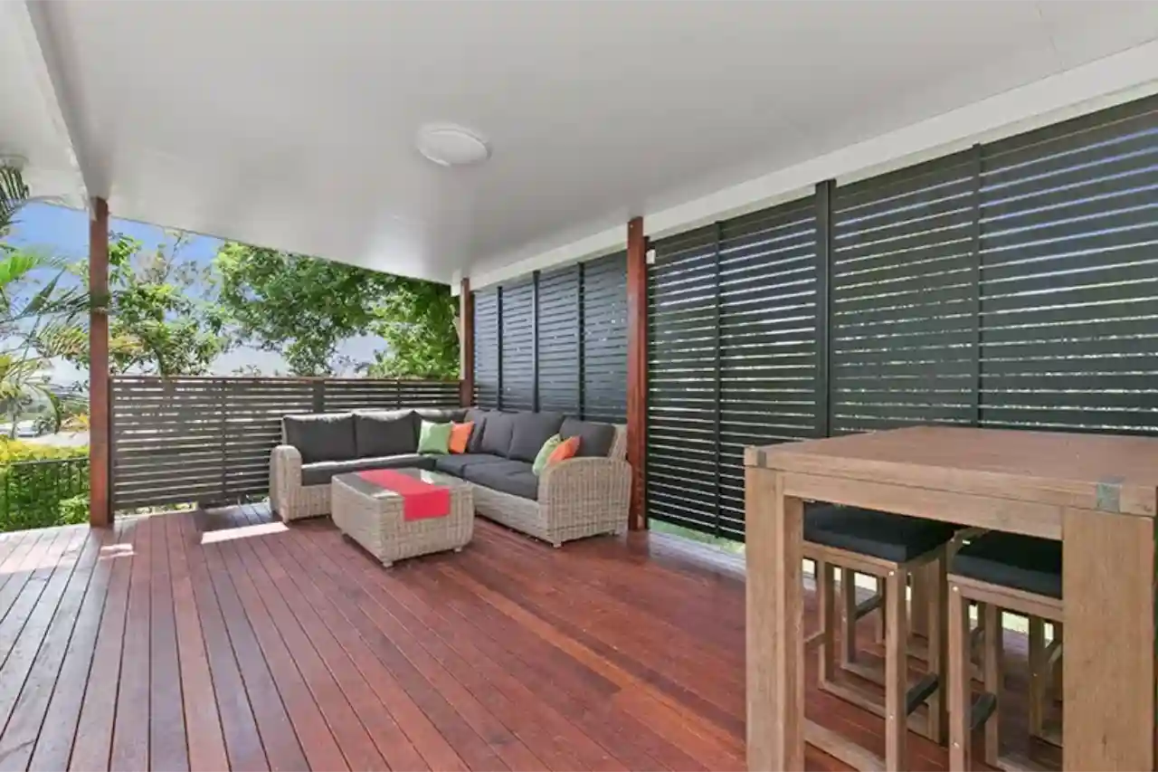 Pool-side insulated capana designed and built by the Trueline team.